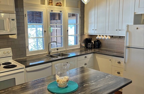 Minden Hills Cottage | Relax and rejuvenate in this delightful retreat, where rustic meets modern.