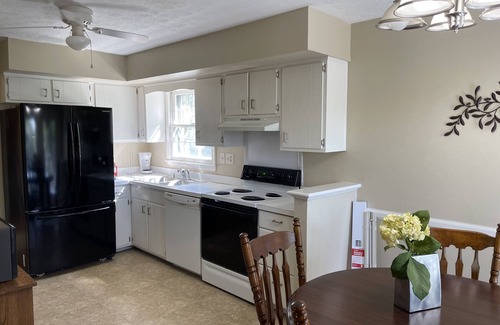 Middletown House | Relax and roam, close to shop and eateries and 1 mile expressway