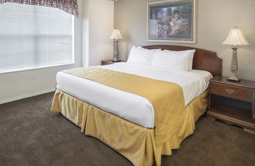 Table Rock Hotel | Relax and Unwind! 2 Classy Units with Kitchen, Pool, Near Moonshine Beach