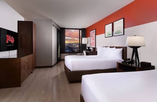 Downtown Las Vegas Hotel | Relax and Unwind! 2 Comfortable Units, Pool, Free Parking, Near Mob Museum