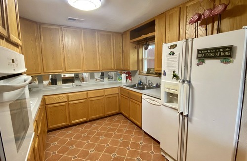 Kingsland House | Relax and Unwind at our Quiet LBJ Llano River Fishing Retreat - Dogs Welcome too