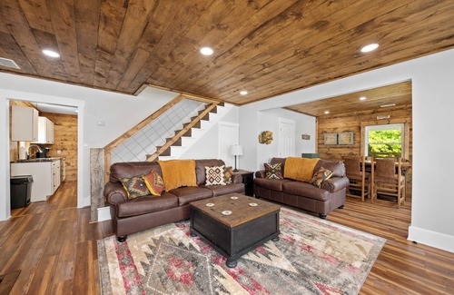 Bentonville House | Relax and Unwind at River Front Oasis w/Hot Tub