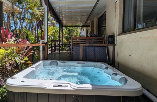 Terrigal House | Relax and unwind in natural setting near Terrigal lagoon & beach