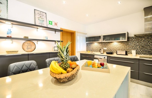 Ariolos Villa | Relax and unwind in Vila Vale Mouro amazing views