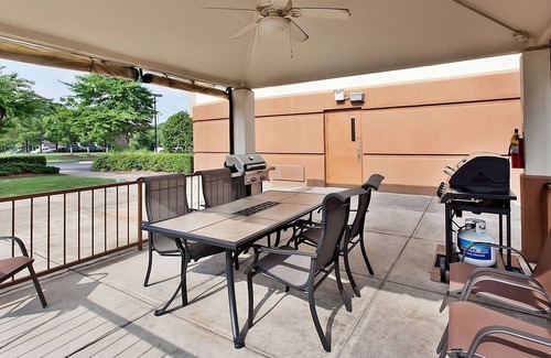 Horsham House | Relax and Unwind! Kitchen, Pet-friendly Property, Near Fair Oaks Park
