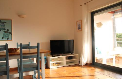 Telheiro Apartment | Relax and unwind : pool, garden, beach & city