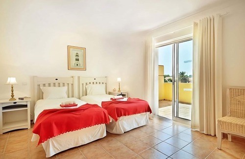 Meia Praia Hotel | Relax and Unwind! Spacious 2BR with Full Kitchen, Swimming Pool, Free Parking!