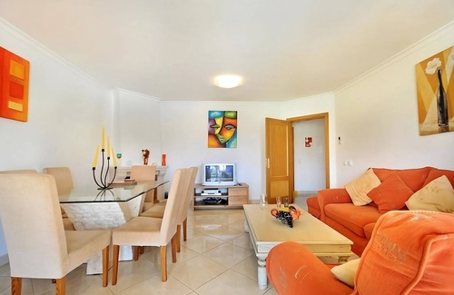 Meia Praia Hotel | Relax and Unwind! Spacious 2BR with Full Kitchen, Swimming Pool, Free Parking!