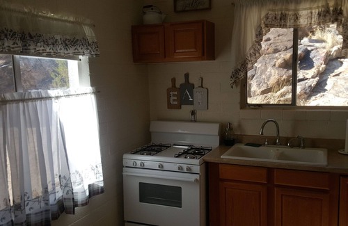 Lucerne Valley Cottage | Relax and unwind at the Sundowner Ranch