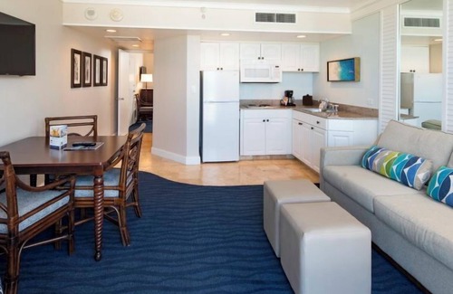 St. Pete Beach Hotel | Relax and Unwind! 2 Units w/Kitchenettes, Parking, Outdoor Swimming Pool!