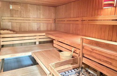 Schonach im Schwarzwald Apartment | Relax-Apartments - Indoor-Pool - Sauna - Küche - kostenlos Parken - Balkon - teilweise Massagesessel - 85 Zoll Smart-TV