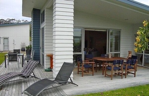 Hahei Cottage | Relax at Cooks - Cooks Beach Holiday Home