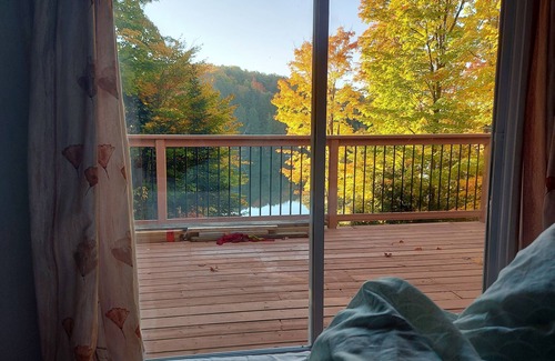 Dysart et al Cottage | Relax at cozy 3-Bedroom cottage on the lake