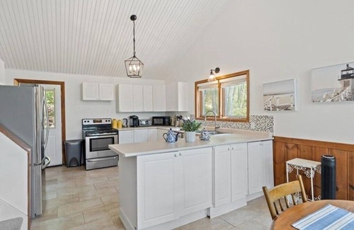 Port Carling Cottage | Relax at Lake Joseph-Kayak, SUP, Dock, BBQ, Swim