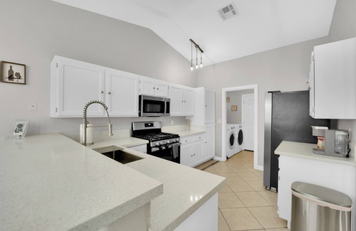 Mission Hills House | Relax at the Hills – Quiet 2 King Beds, 1 Queen bed