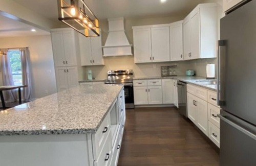 McMinnville House | Relax at the Modern Farmhouse known as the 73 at Magnolia Corner.