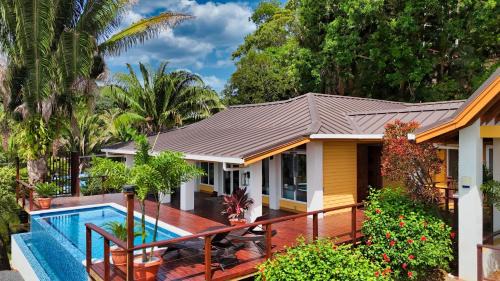Gibson Bight House | Relax At This Hillside Retreat That Overlooks The Lush Forest And The Caribbean,