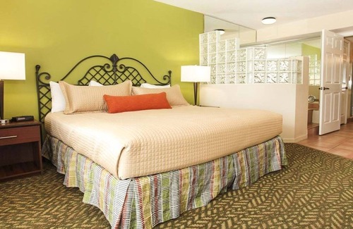 Weston Resort | Relax at Vacation Village Resort near Bonaventure Golf Club!