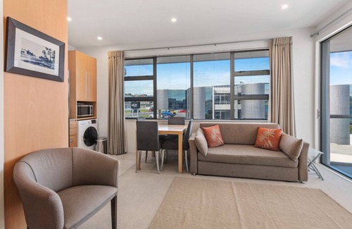 Taupo Cottage | Relax at Waimahana - Taupô Holiday Apartment