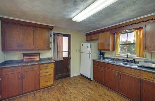 Lake Whitney Cottage | Relax By Lake, Hike From Your Door: Whitney Home