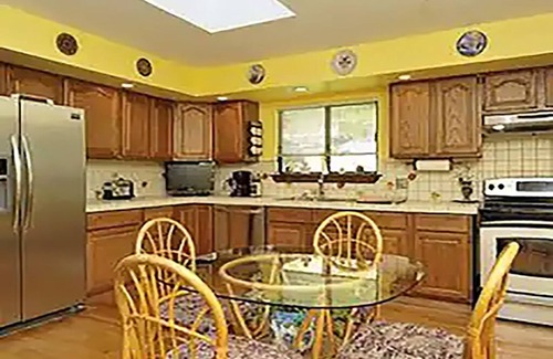 Mahopac House | Relax by Lake Mahopac in your cozy 1-bedroom retreat