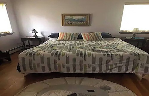 Mahopac House | Relax by Lake Mahopac in your cozy 1-bedroom retreat