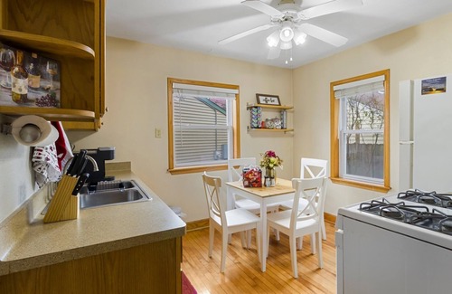 Bay View House | Relax by Lake Michigan within 2 mins