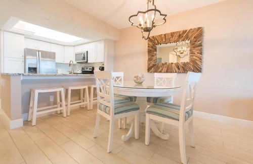 Sanibel Hotel | Relax by the Beach with Pools, Tennis & Hot Tub — 2 Family-friendly Units