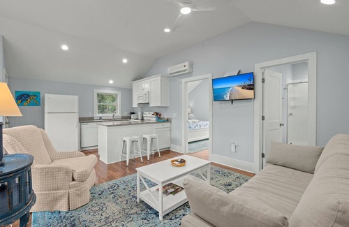 Mount Pleasant Cottage | Relax by the sea, 5 min to Sullivans Island.