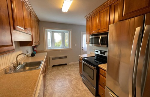 Lemont House | Relax comfortably near PSU.