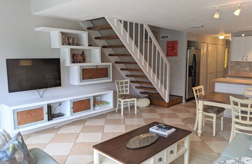 George Town House | Relax Enjoy and Play