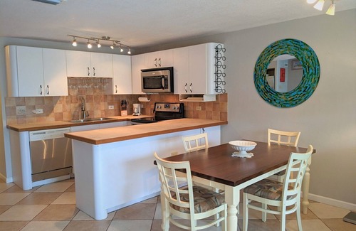 George Town House | Relax Enjoy and Play