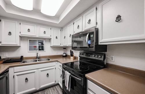 San Marquis Apartment | Relax FULL 2br/2b w/Pool & Spa Near OldTown & Bars