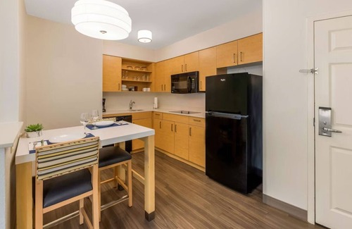 Arrowood Hotel | Relax in 4 Family Suites Near Attractions Like NASCAR Hall for Extended Stays
