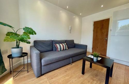 Cathays Apartment | Relax in a modern Cardiff home by the City Centre & Bute Park