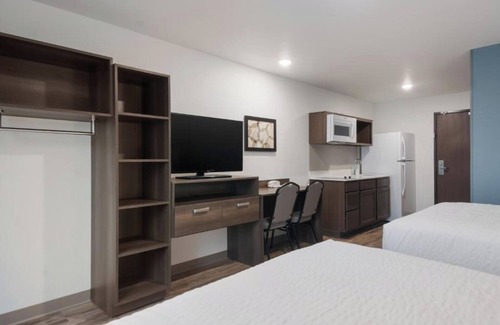 Newnan Hotel | Relax in a Smoke-Free Room Designed for Comfort Near Popular Shops