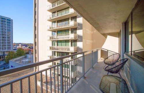 Crystal City Apartment | Relax in an Apt Close a The Best Landmarks