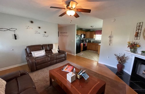 Dandridge House | RELAX in BEAR'S DEN GETAWAY private home!