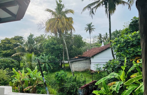 Kathaluwa House | Relax in Comfort Near Top Attractions Family & Friendly, Free Parking, Free WIFI