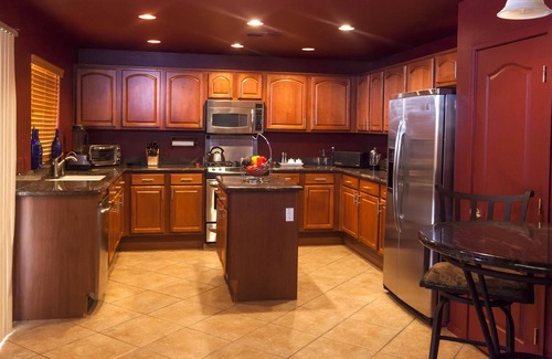 A-M Ranch House | Relax in comfortable energy of 3Bd 3Ba Golf Course View, doggy door, pool table