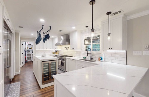 Isle of Hope Historic District House | Relax in historic charm with modern comforts in beautiful Isle of Hope