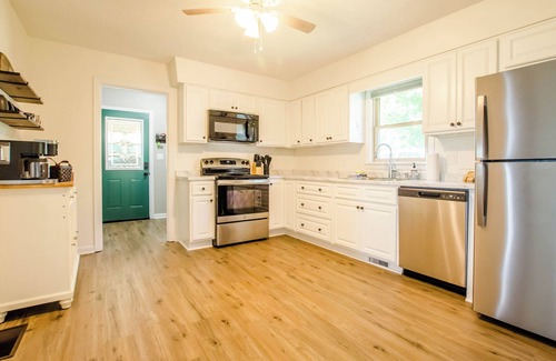 Mount Washington House | Relax in Kentucky! Bourbon Trail, Pet-friendly, free coffee & WIFI