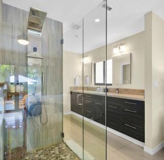 South Corals House | Relax in Luxury - 3 Bed, 2 Bath Oasis with Pool