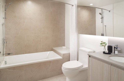 South Lake Union Hotel | Relax in Luxury: Modern Penthouse Oasis with Stunning Seattle City Views