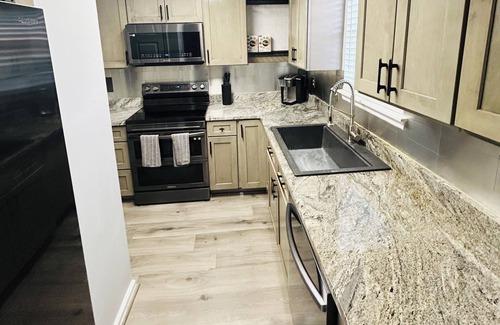 Martinez House | Relax in modern style and comfort in Augusta!