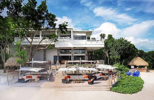 Rock Harbor Hotel | Relax in Paradise! 2 Family-friendly Units, Swimming Pool, Pets are Welcome!