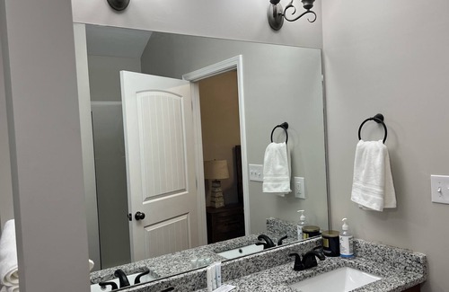 Hoover House | Relax in Perfect Getaway Home