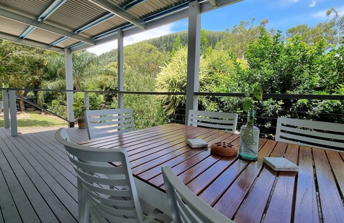 Somerset Dam House | Relax in Somerset Dam Village