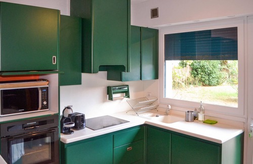 Puyoo House | Relax in southwest France in this homely vacation home with swimming pool.