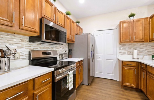 Sarasota Apartment | Relax in Style: 2-Bedroom Apartment with Calm Atmosphere
